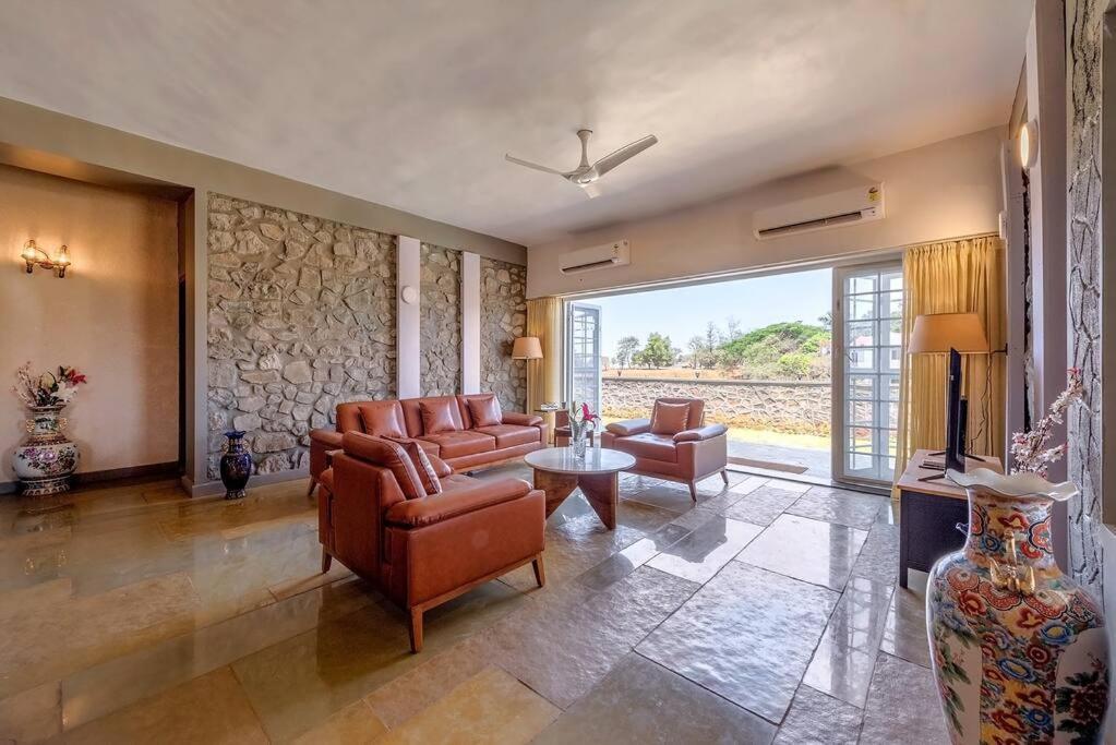Stone Mansion By Phoenix Stays Igatpuri Exterior foto
