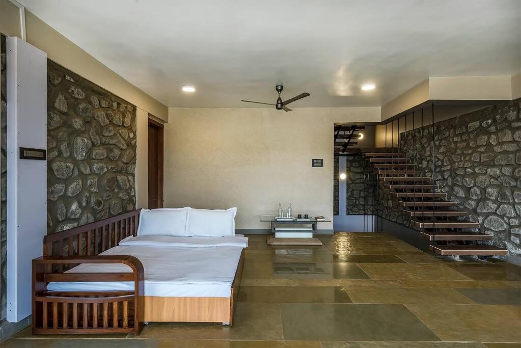 Stone Mansion By Phoenix Stays Igatpuri Exterior foto